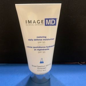 Restoring daily defense moisturizer